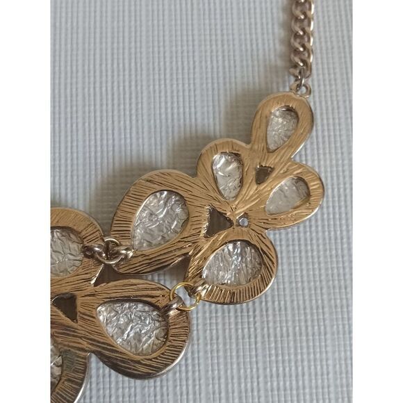 Gold Toned Teardrop Foil Cluster Single Strand Metal Statement Style Necklace - Picture 3 of 12